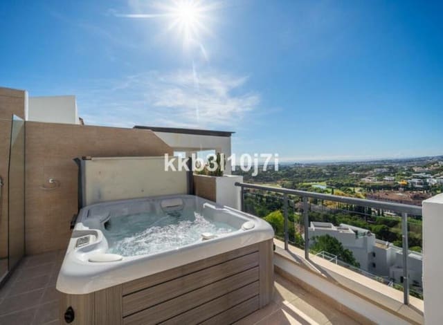 2 makuuhuone Kattohuoneisto myytävänä paikassa Los Flamingos, Benahavís mukana uima-altaan 
autotalli - 1 190 000 € (Ref: 9533036)