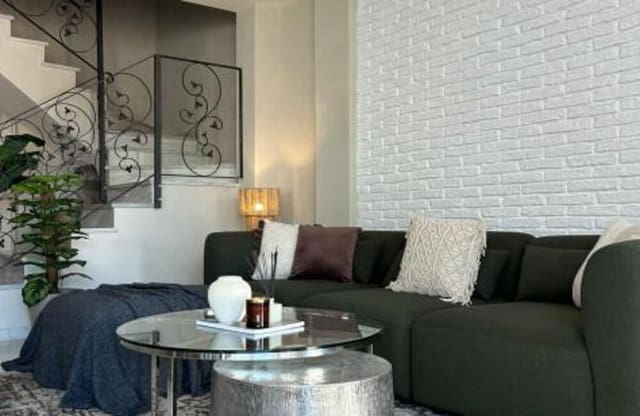 3 sypialnia Dom do wynajęcia w Los Naranjos, Marbella z basenem garażem - 3 600 € (Ref: 9533037)