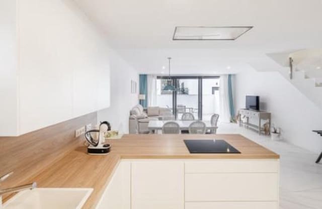 Casa de 3 habitaciones en Los Naranjos, Marbella en alquiler con piscina - 3.000 € (Ref: 9535376)