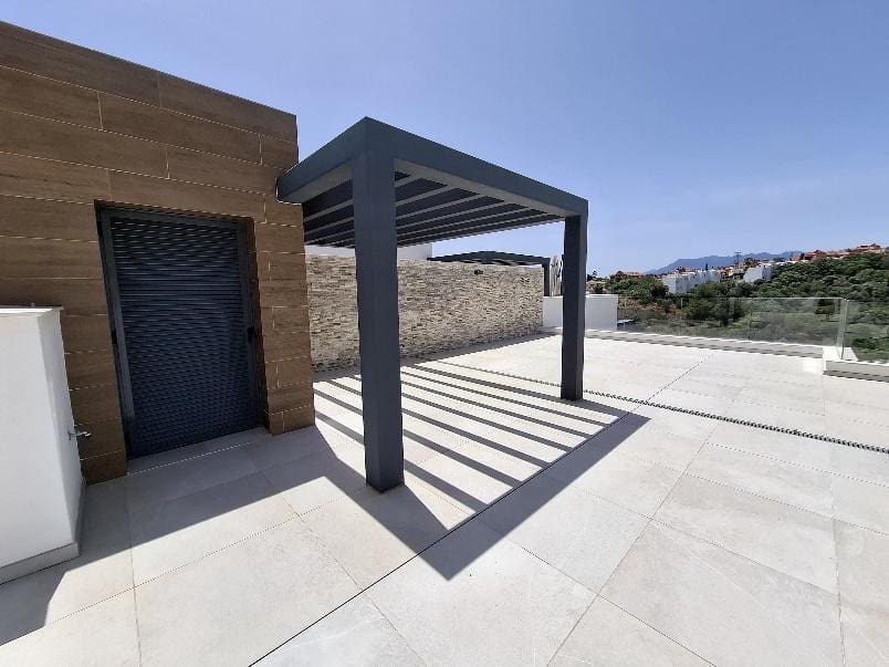 3 Zimmer Penthouse zu vermieten in Marbella mit Pool Garage - 4.500 € (Ref: 9535378)