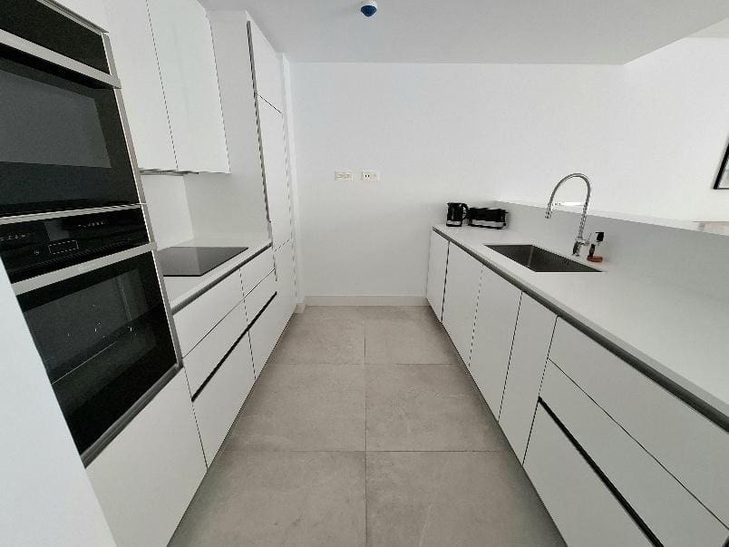 3 Zimmer Penthouse zu vermieten in Marbella mit Pool Garage - 4.500 € (Ref: 9535378)