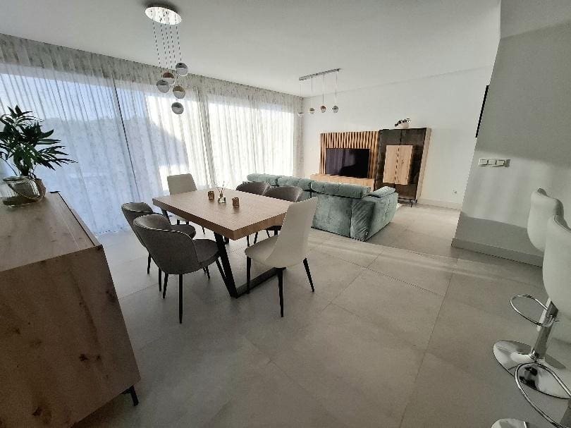 3 Zimmer Penthouse zu vermieten in Marbella mit Pool Garage - 4.500 € (Ref: 9535378)