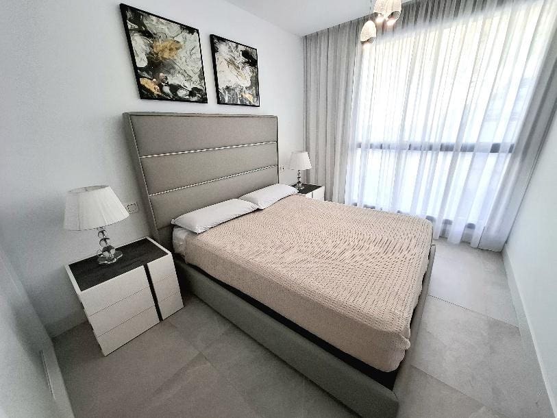 3 Zimmer Penthouse zu vermieten in Marbella mit Pool Garage - 4.500 € (Ref: 9535378)