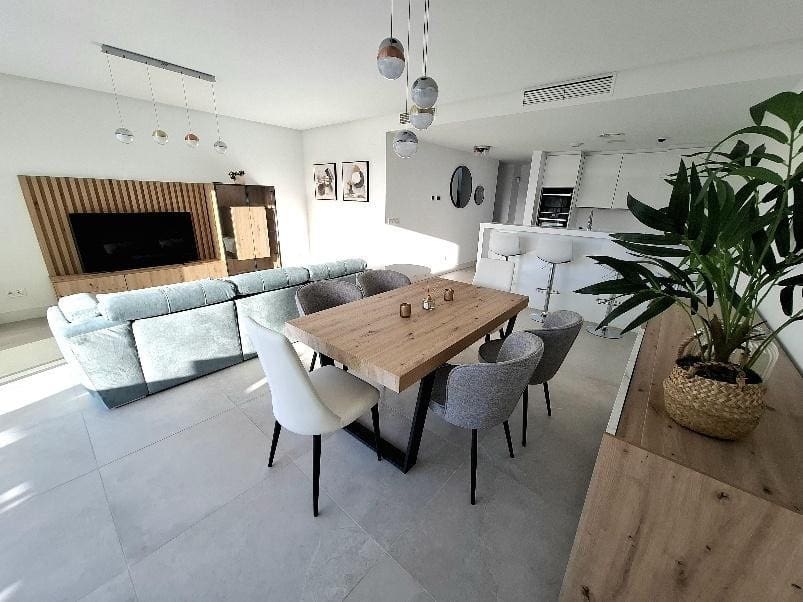 3 Zimmer Penthouse zu vermieten in Marbella mit Pool Garage - 4.500 € (Ref: 9535378)