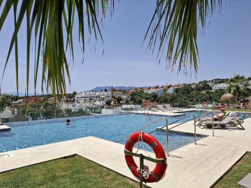 3 Zimmer Penthouse zu vermieten in Marbella mit Pool Garage - 4.500 € (Ref: 9535378)