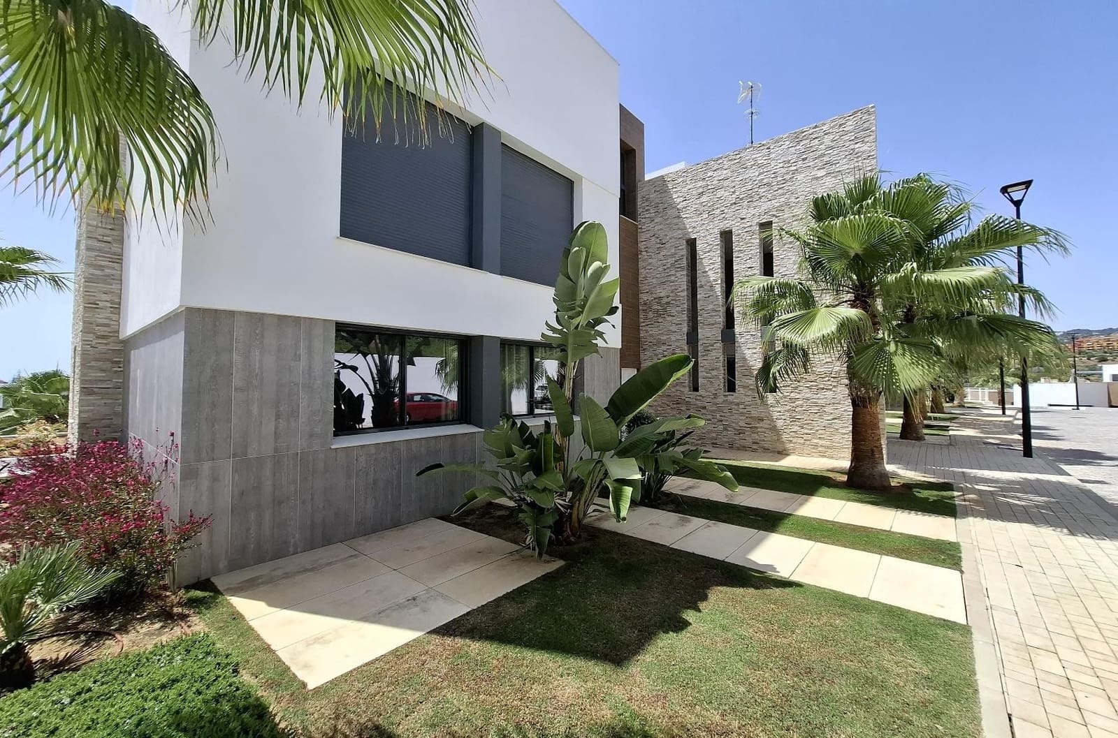 3 Zimmer Penthouse zu vermieten in Marbella mit Pool Garage - 4.500 € (Ref: 9535378)