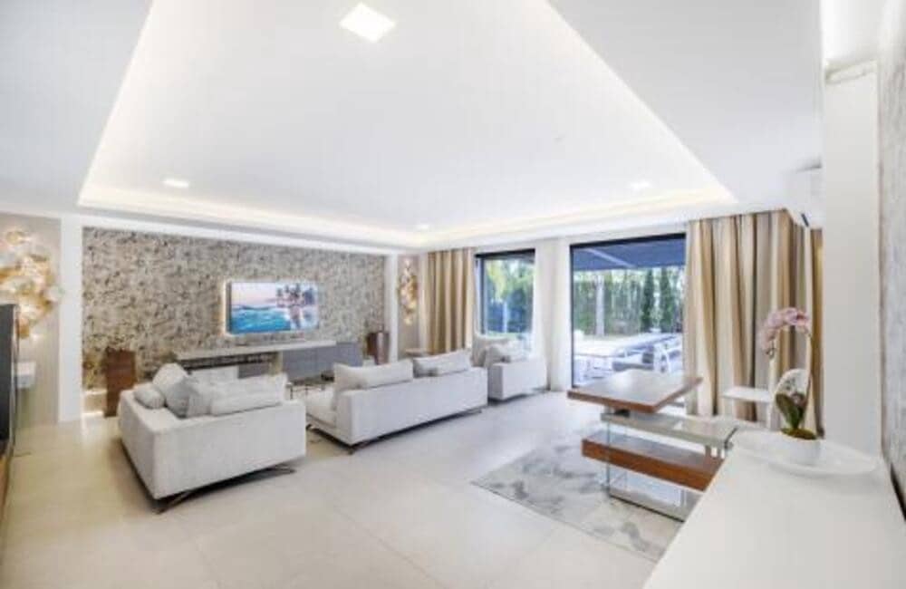 4 bedroom Villa for rent in Benahavis with pool garage - € 12,500 (Ref: 9535379)