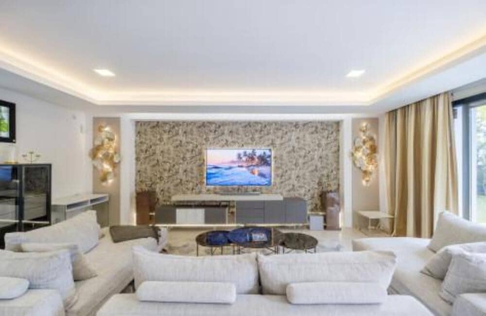 4 bedroom Villa for rent in Benahavis with pool garage - € 12,500 (Ref: 9535379)