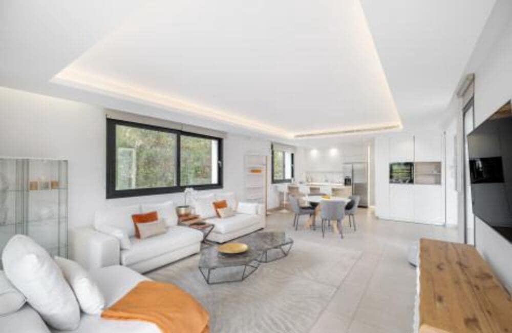 4 bedroom Villa for rent in Benahavis with pool garage - € 12,500 (Ref: 9535379)