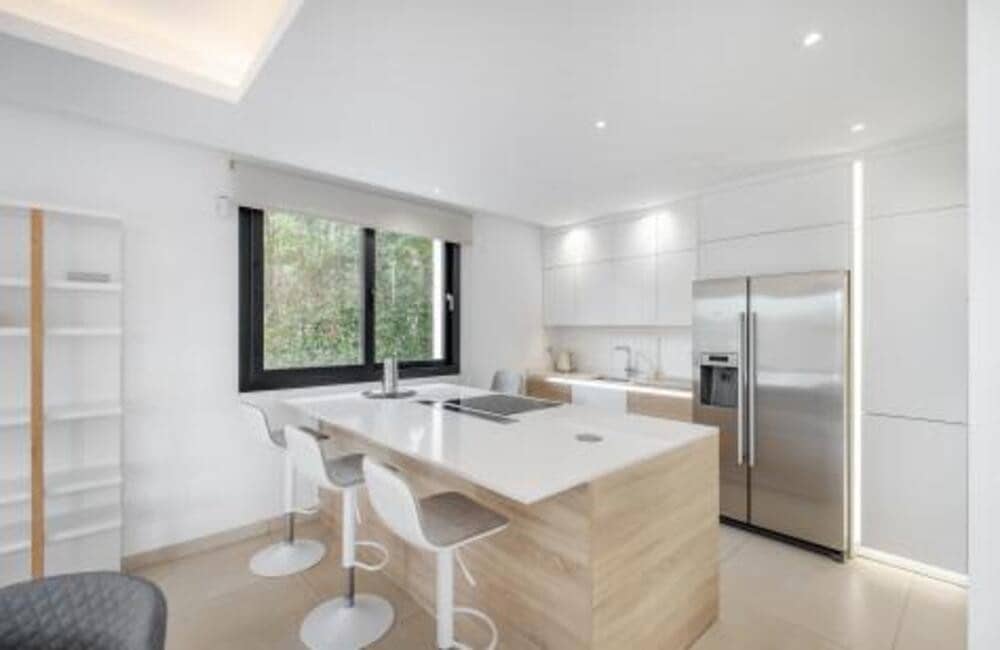 4 bedroom Villa for rent in Benahavis with pool garage - € 12,500 (Ref: 9535379)