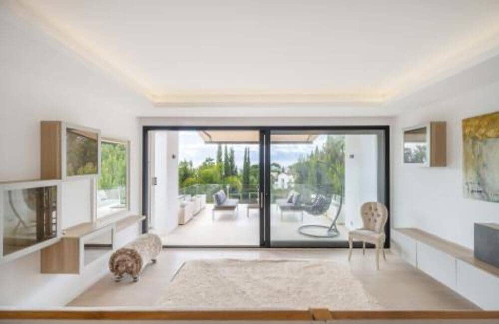 4 bedroom Villa for rent in Benahavis with pool garage - € 12,500 (Ref: 9535379)