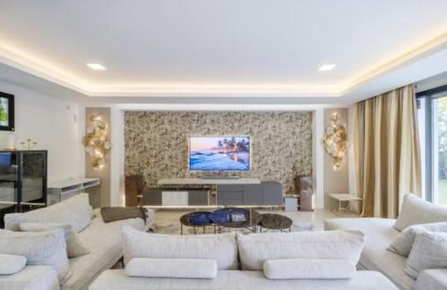 Villa/Maison de 4 chambres à louer à El Paraíso, Benahavís avec piscine garage - 12 500 € (Ref: 9535379)