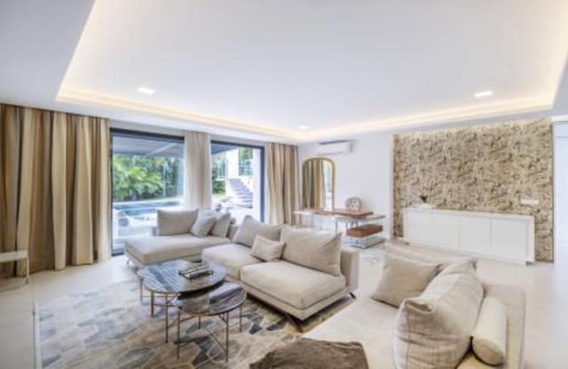 Villa/Maison de 4 chambres à louer à El Paraíso, Benahavís avec piscine garage - 12 500 € (Ref: 9535379)