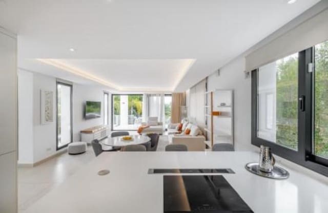 Villa/Maison de 4 chambres à louer à El Paraíso, Benahavís avec piscine garage - 12 500 € (Ref: 9535379)