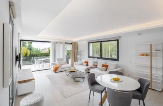 Villa/Maison de 4 chambres à louer à El Paraíso, Benahavís avec piscine garage - 12 500 € (Ref: 9535379)