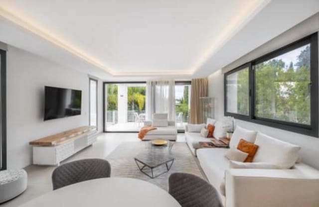 Villa/Maison de 4 chambres à louer à El Paraíso, Benahavís avec piscine garage - 12 500 € (Ref: 9535379)