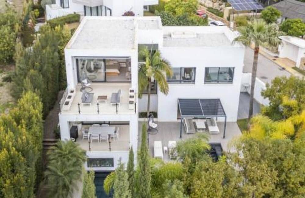 4 bedroom Villa for rent in Benahavis with pool garage - € 12,500 (Ref: 9535379)