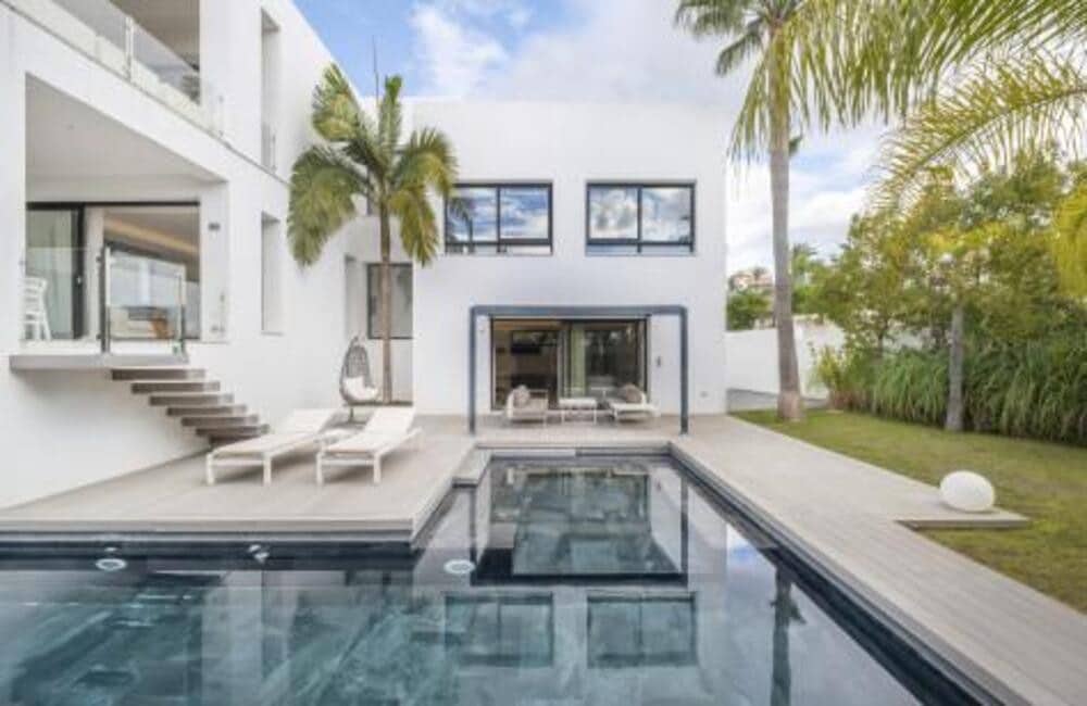 4 bedroom Villa for rent in Benahavis with pool garage - € 12,500 (Ref: 9535379)