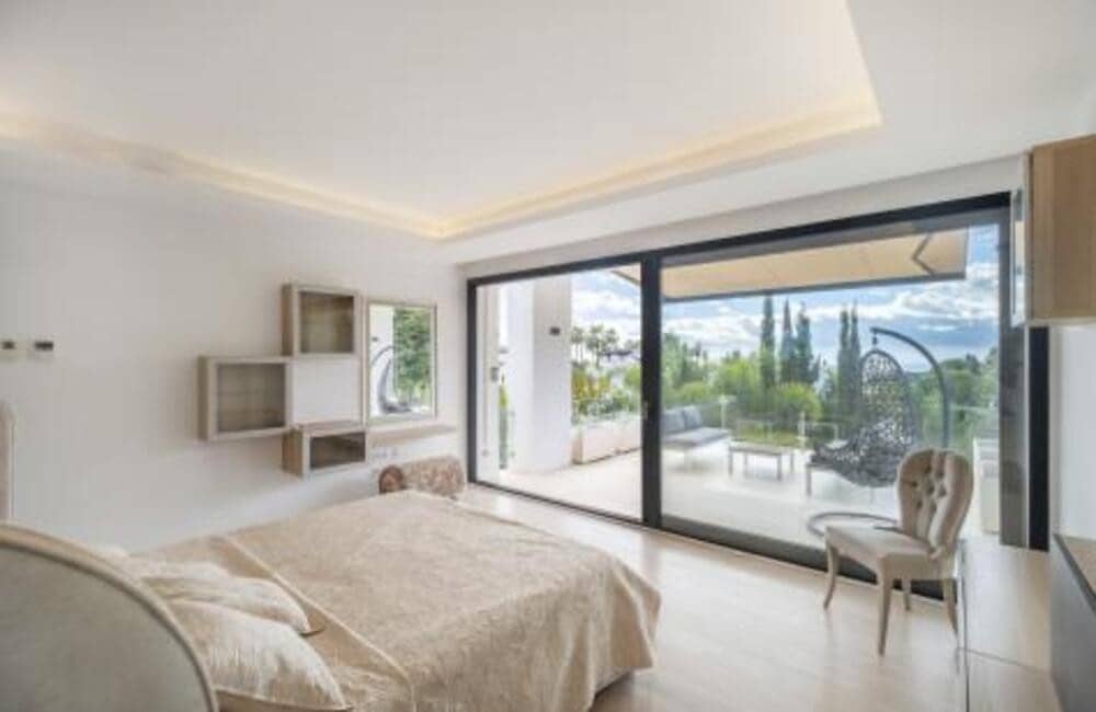 4 bedroom Villa for rent in Benahavis with pool garage - € 12,500 (Ref: 9535379)