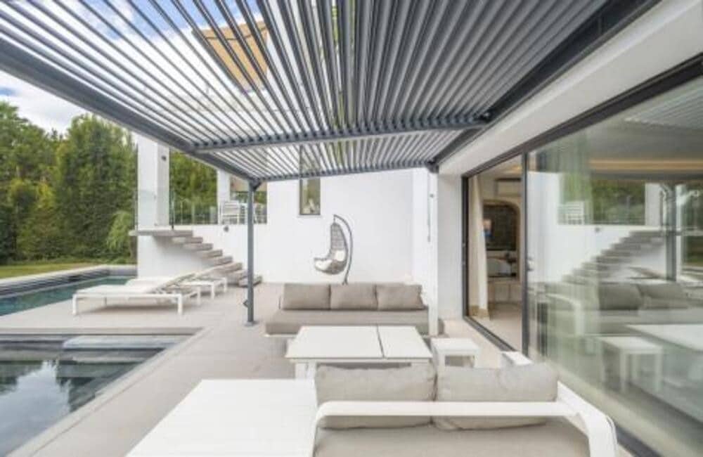 4 bedroom Villa for rent in Benahavis with pool garage - € 12,500 (Ref: 9535379)