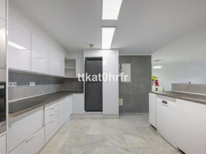 3 bedroom Apartment for rent in Marbella with pool garage - € 5,500 (Ref: 9540564)