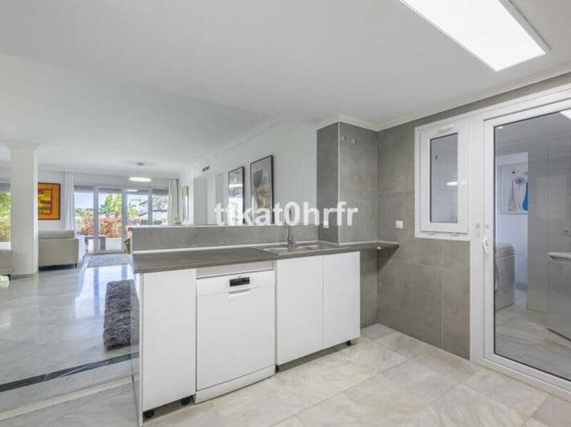 3 bedroom Apartment for rent in Marbella with pool garage - € 5,500 (Ref: 9540564)