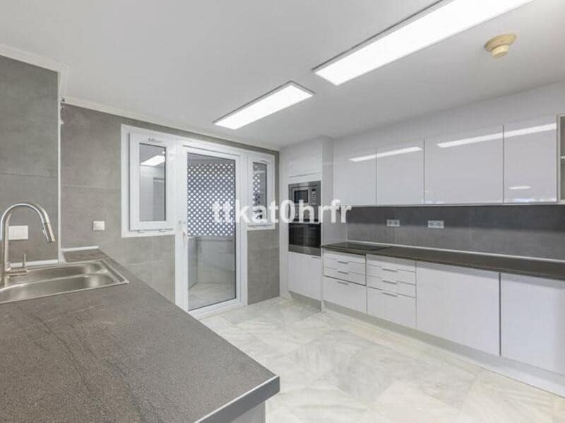 3 bedroom Apartment for rent in Marbella with pool garage - € 5,500 (Ref: 9540564)