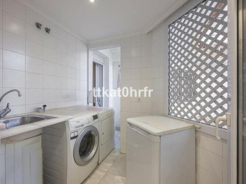 3 bedroom Apartment for rent in Marbella with pool garage - € 5,500 (Ref: 9540564)