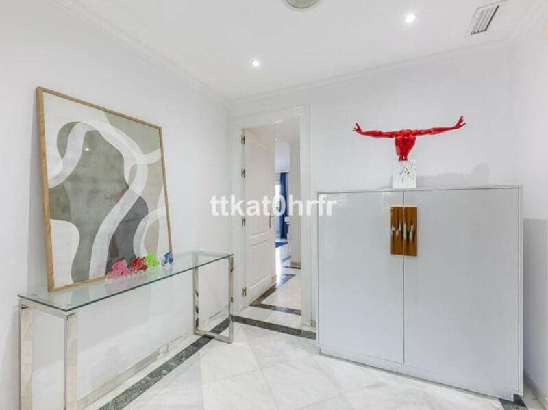 3 bedroom Apartment for rent in Marbella with pool garage - € 5,500 (Ref: 9540564)