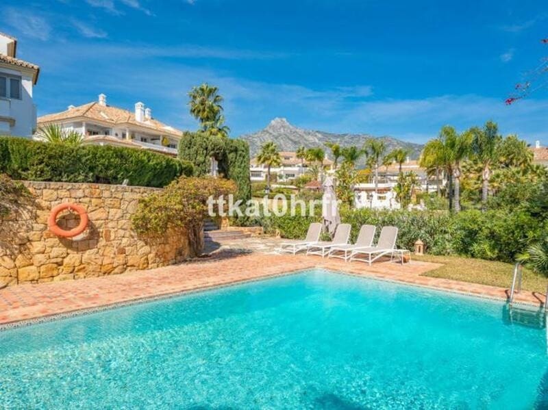 3 bedroom Apartment for rent in Marbella with pool garage - € 5,500 (Ref: 9540564)