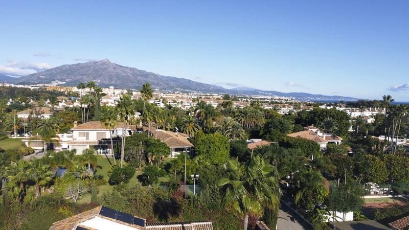 5 soverom Villa til salgs i Guadalmina med svømmebasseng garasje - € 1 450 000 (Ref: 9540566)