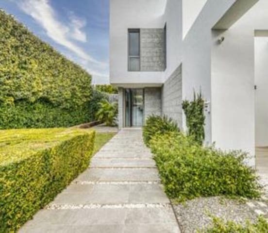 5 Zimmer Villa zu verkaufen in Cancelada, Estepona mit Pool Garage - 2.350.000 € (Ref: 9542844)