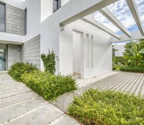 5 Zimmer Villa zu verkaufen in Cancelada, Estepona mit Pool Garage - 2.350.000 € (Ref: 9542844)