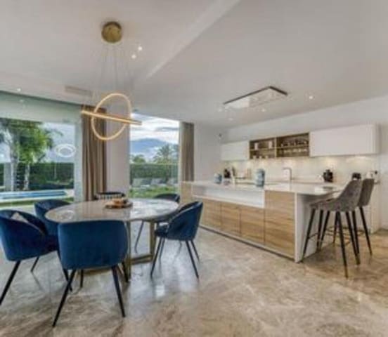 5 Zimmer Villa zu verkaufen in Cancelada, Estepona mit Pool Garage - 2.350.000 € (Ref: 9542844)