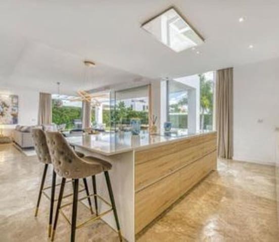 5 Zimmer Villa zu verkaufen in Cancelada, Estepona mit Pool Garage - 2.350.000 € (Ref: 9542844)