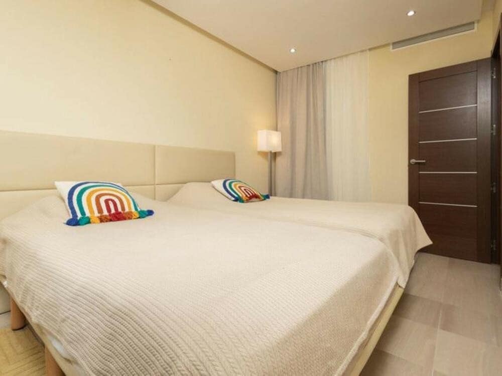 3 soverom Leilighet til salgs i Estepona med svømmebasseng garasje - € 695 000 (Ref: 9542845)