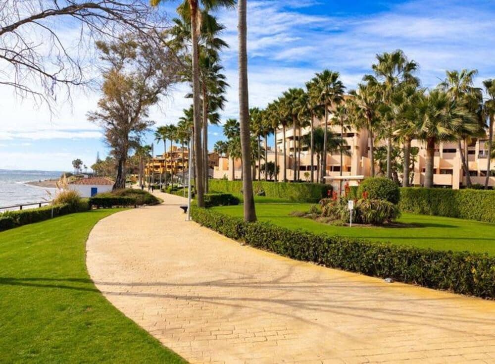 3 soverom Leilighet til salgs i Estepona med svømmebasseng garasje - € 695 000 (Ref: 9542845)