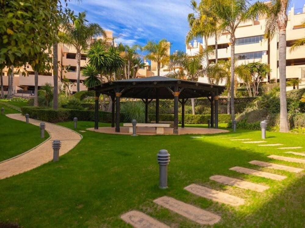 3 soverom Leilighet til salgs i Estepona med svømmebasseng garasje - € 695 000 (Ref: 9542845)