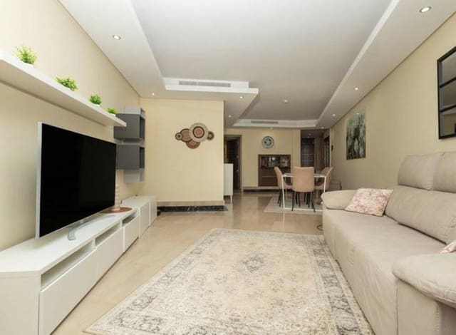 Apartamento de 3 habitaciones en El Padrón, Estepona en venta con piscina garaje - 695.000 € (Ref: 9542845)