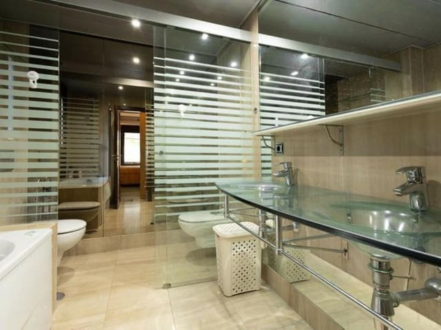 Apartamento de 3 habitaciones en El Padrón, Estepona en venta con piscina garaje - 695.000 € (Ref: 9542845)