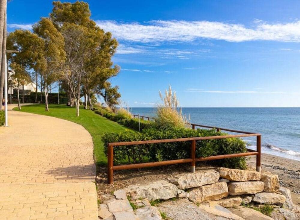 3 Zimmer Apartment zu verkaufen in Estepona mit Pool Garage - 695.000 € (Ref: 9542845)