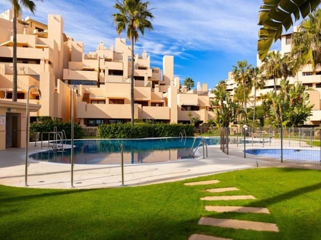 Apartamento de 3 habitaciones en El Padrón, Estepona en venta con piscina garaje - 695.000 € (Ref: 9542845)