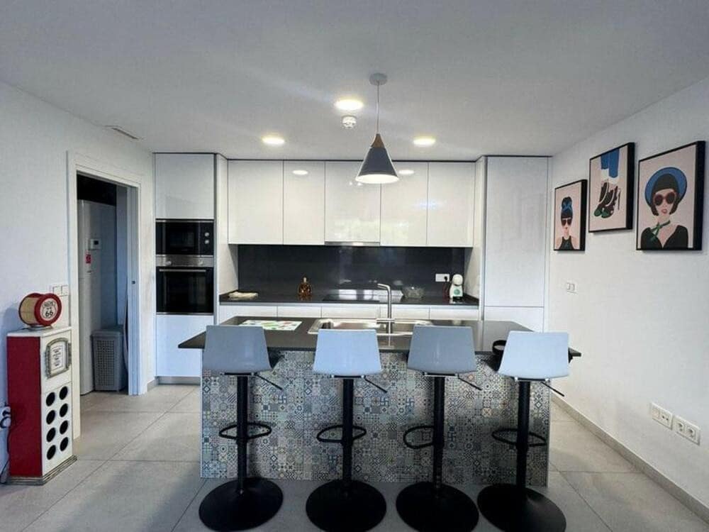 3 soveværelse Lejlighed til leje i Benahavis med swimmingpool garage - € 2.800 (Ref: 9542849)