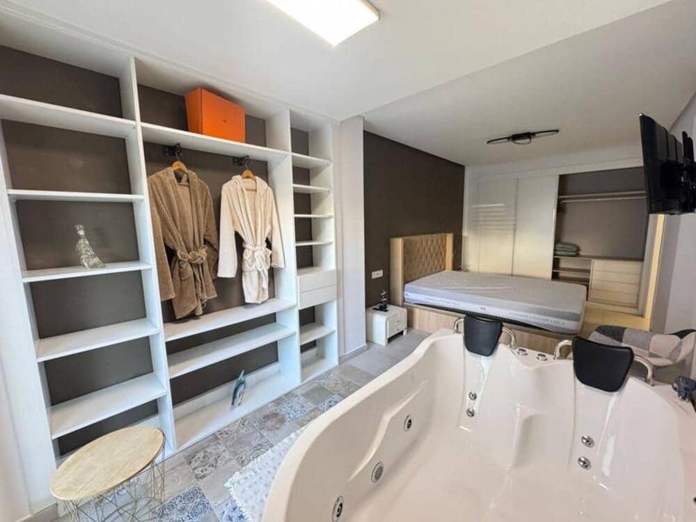 3 soveværelse Lejlighed til leje i Benahavis med swimmingpool garage - € 2.800 (Ref: 9542849)