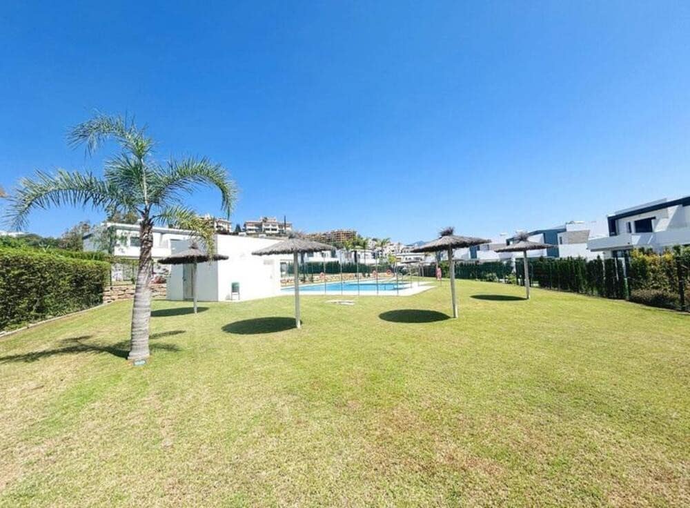 4 camera da letto Villa da affittare in New Golden Mile con piscina garage - 4.500 € (Rif: 9547400)