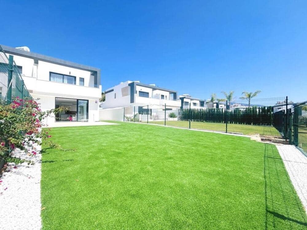 4 camera da letto Villa da affittare in New Golden Mile con piscina garage - 4.500 € (Rif: 9547400)