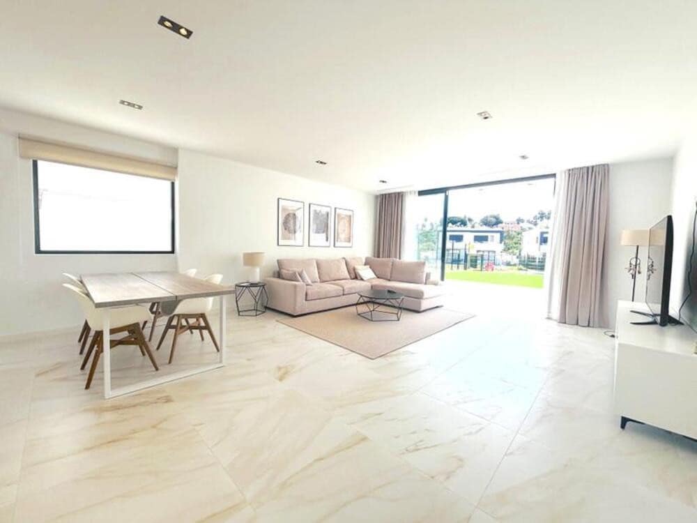 4 camera da letto Villa da affittare in New Golden Mile con piscina garage - 4.500 € (Rif: 9547400)