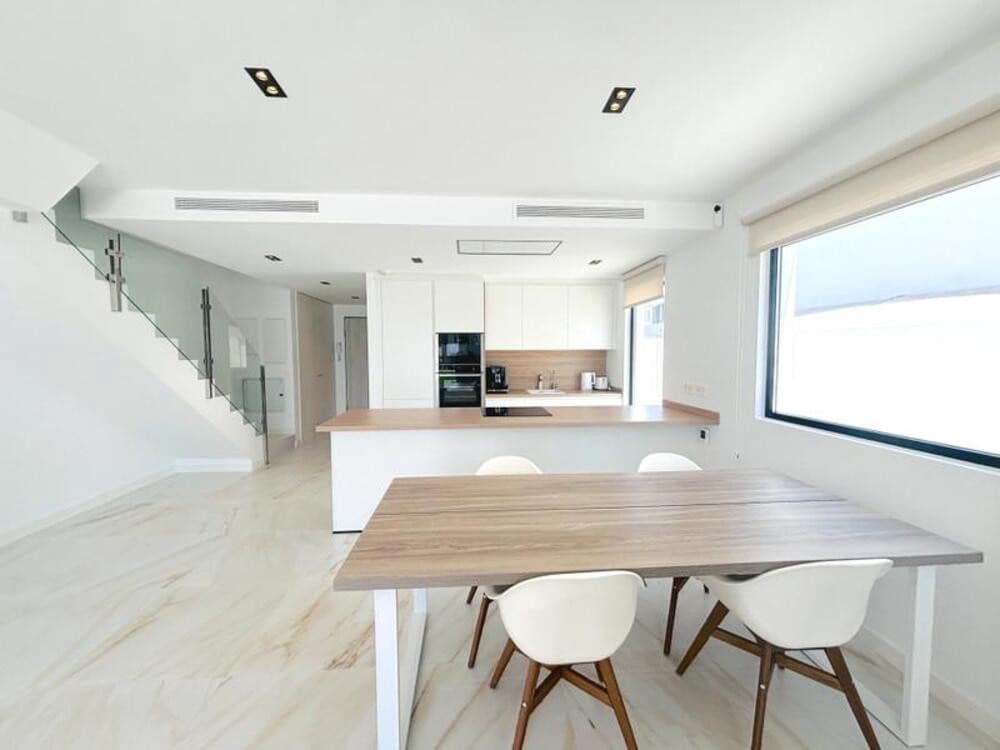 4 camera da letto Villa da affittare in New Golden Mile con piscina garage - 4.500 € (Rif: 9547400)