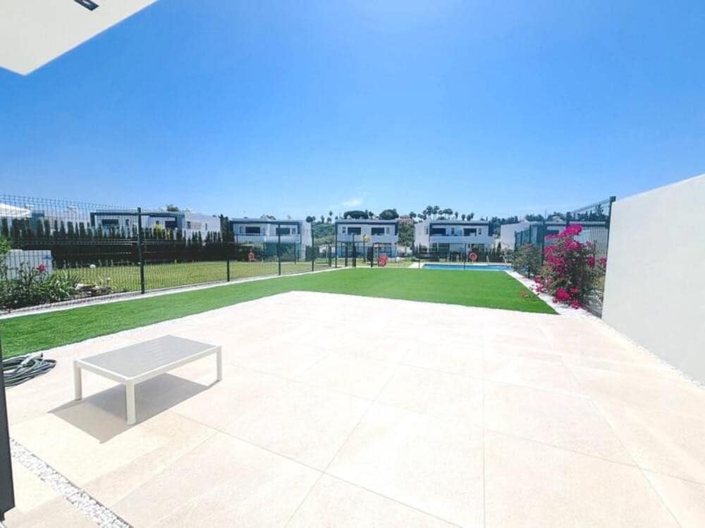 4 camera da letto Villa da affittare in New Golden Mile con piscina garage - 4.500 € (Rif: 9547400)