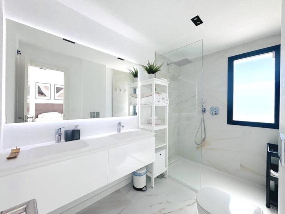 4 camera da letto Villa da affittare in New Golden Mile con piscina garage - 4.500 € (Rif: 9547400)